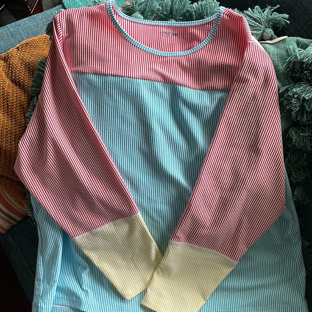 Women’s Lands End rash guard, size 3